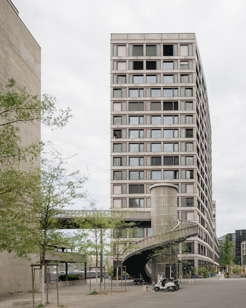 Puente peatonal Zurich Negrelli y densa red ferroviaria 1