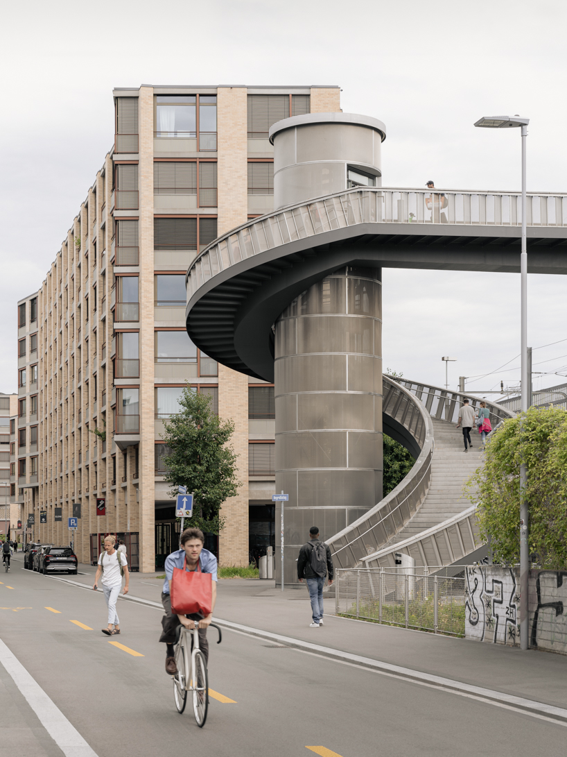 Puentes peatonales Zurich Negrelli y densa red ferroviaria 2