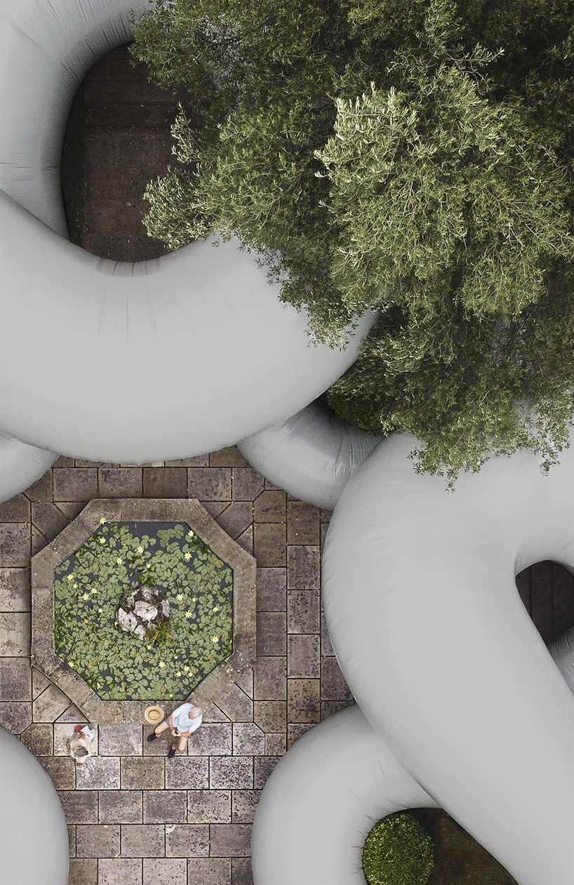 martillo neumático’s cuerpo gris colonizes the courtyard of 16th-century cloister in bilbao