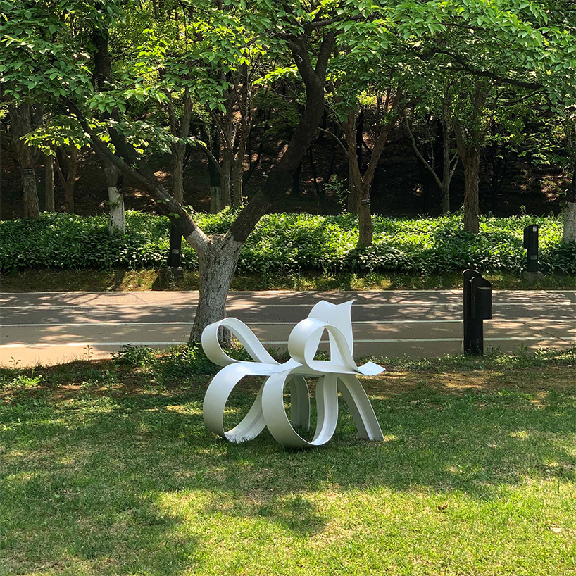 アート・デザイン・音楽 chairs design shukoh one Memphis-inspired chair - ArchiPanic