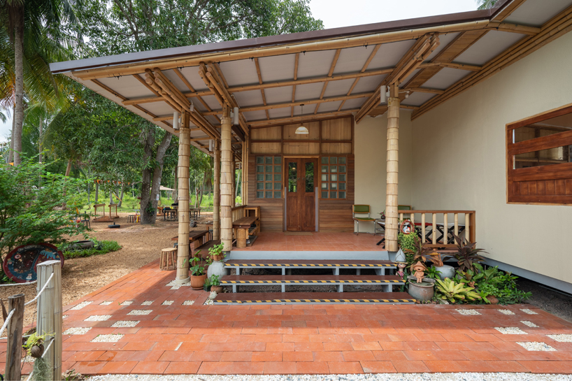 Helado de bambú en los bosques de coco en Tailandia