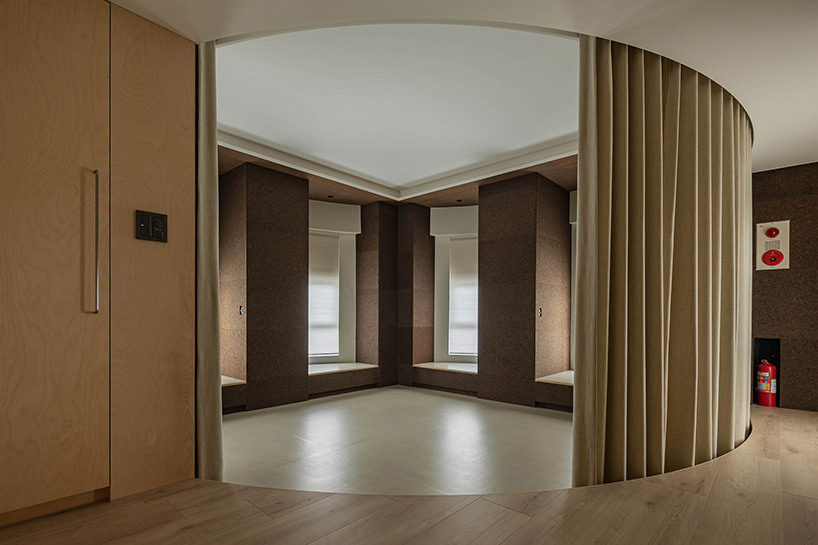 a raum stillness in motion 1