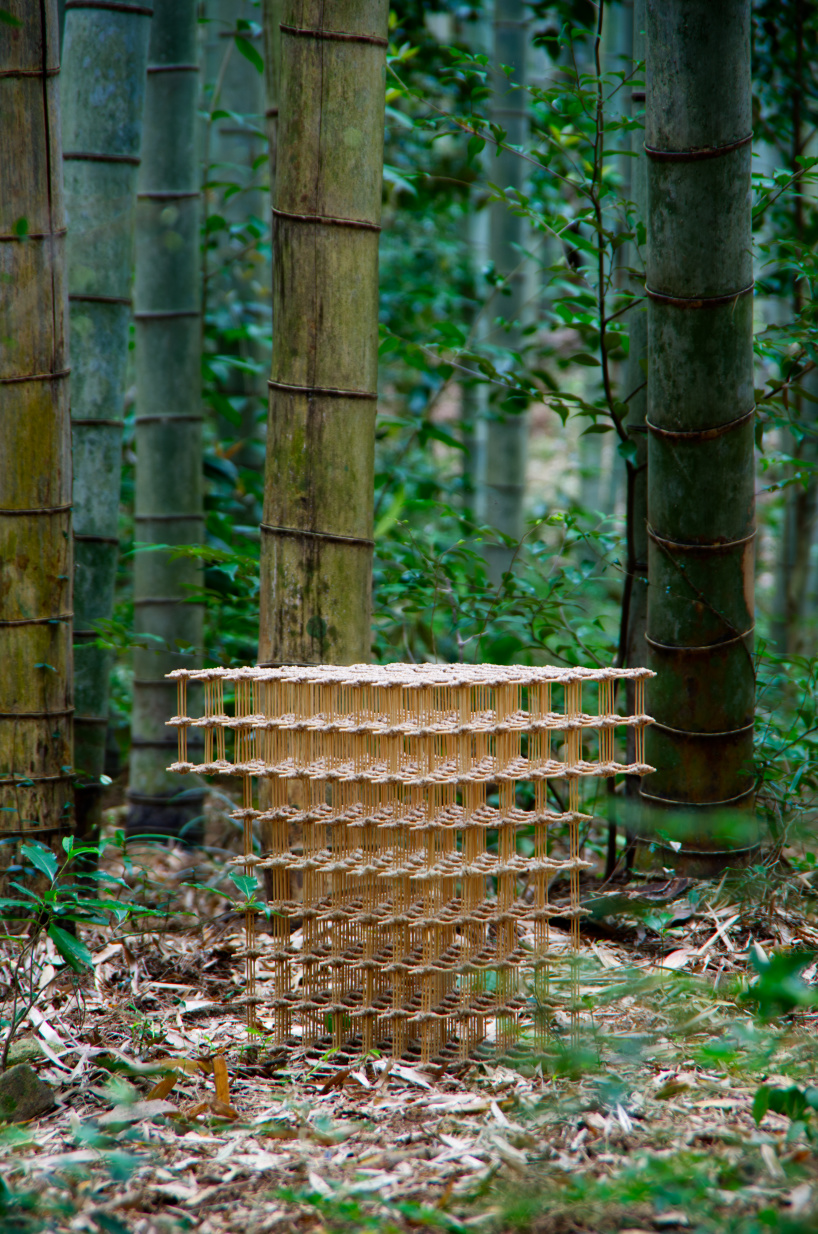 Arashi Abe Ambil Bangku Higo Untaian Bambu Tali Rami