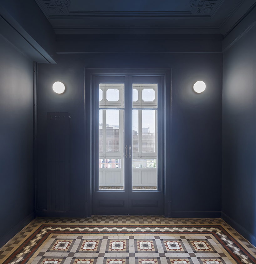 CRÜ restores ‘la carla’, a modernist apartment in the heart of barcelona