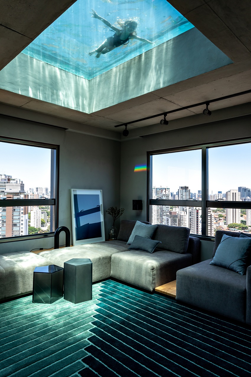 rogério gurgel and caio d'alfonso have completed the renovation of a spacious penthouse within the upscale itaim neighborhood, in sao paulo, brazil. 