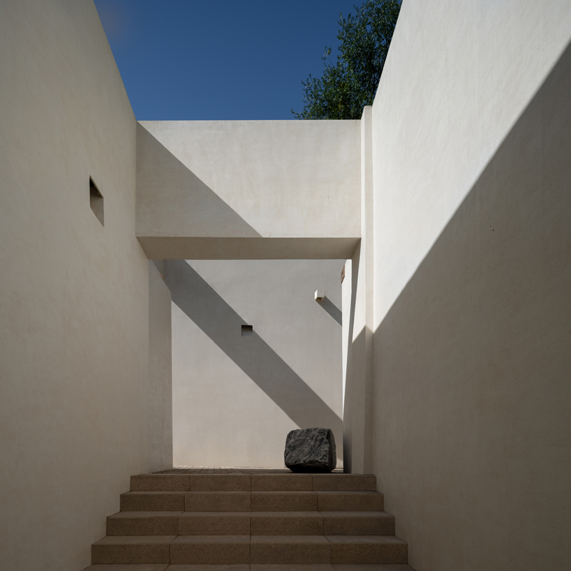 cluster of interwoven white courtyard houses reinterprets ancient kilns for resort in china