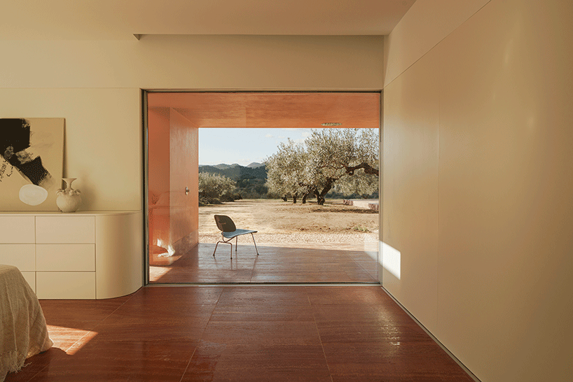balzar arquitectos plants valencian residence's red steel volume in an olive grove