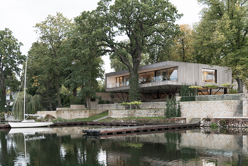 carlos zwick designs elevated lake house in potsdam germany 1
