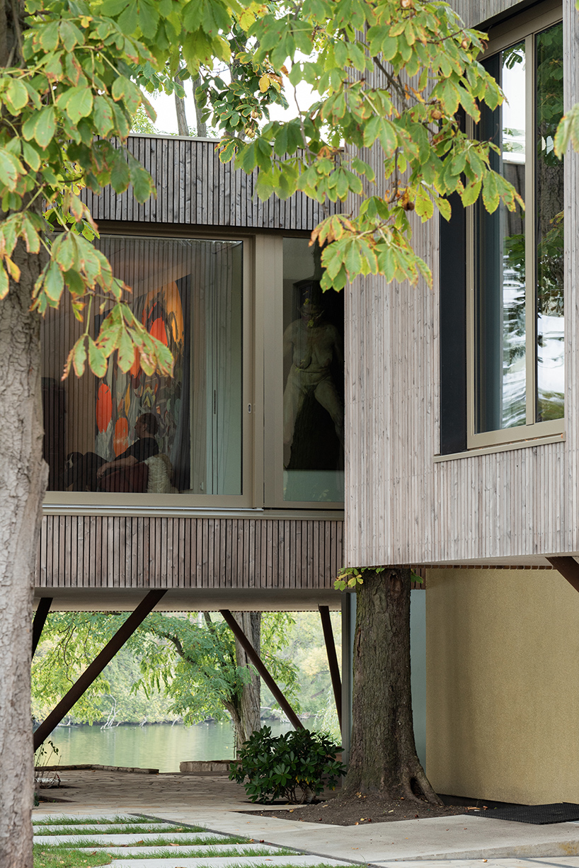 carlos zwick designs elevated lake house in potsdam germany 12