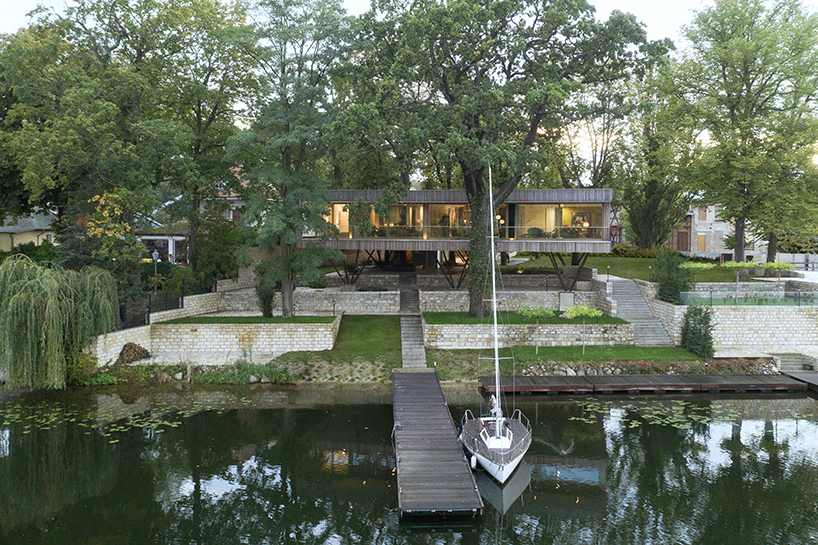 carlos zwick designs elevated lake house in potsdam germany 3