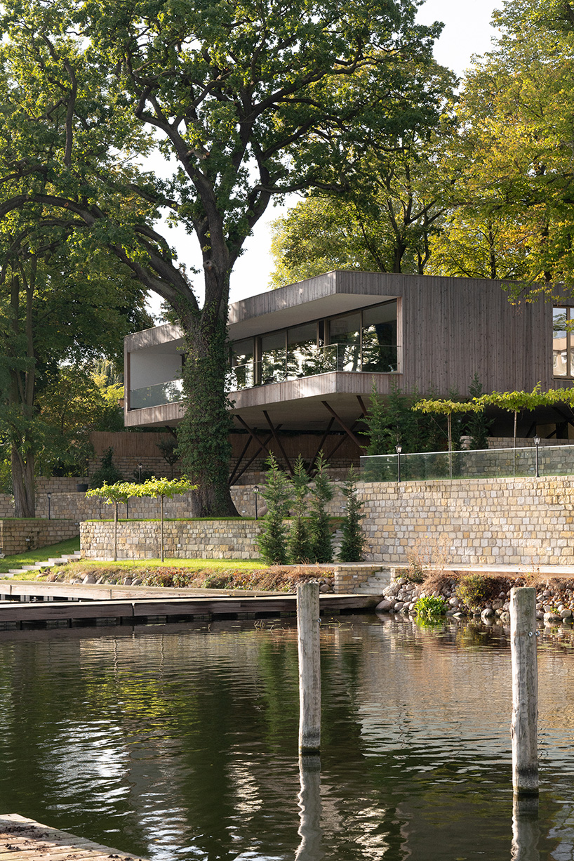 carlos zwick designs elevated lake house in potsdam germany 5