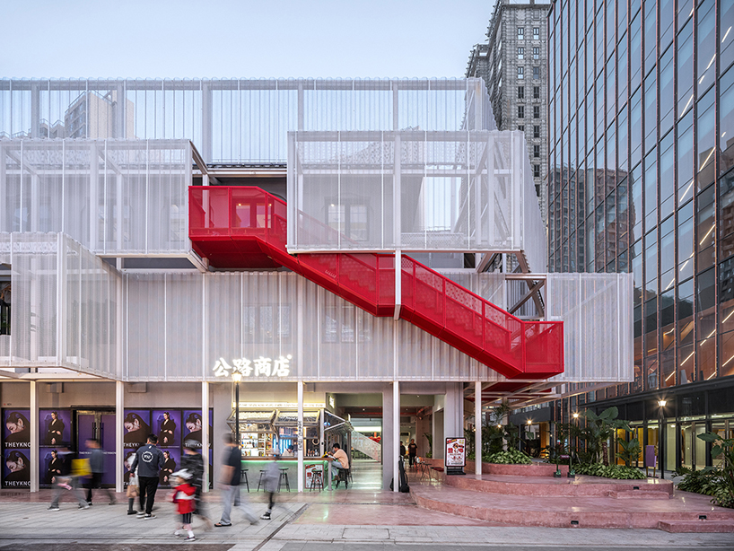 Paneles de aluminio perforado envuelven como un velo el complejo comercial Noahide de China