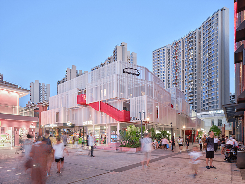 Paneles de aluminio perforado envuelven como un velo el complejo comercial Noahide de China