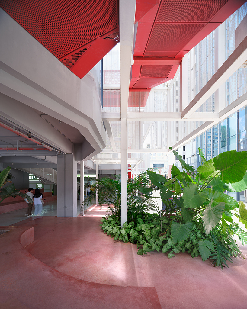 Paneles de aluminio perforado envuelven como un velo el complejo comercial Noahide de China