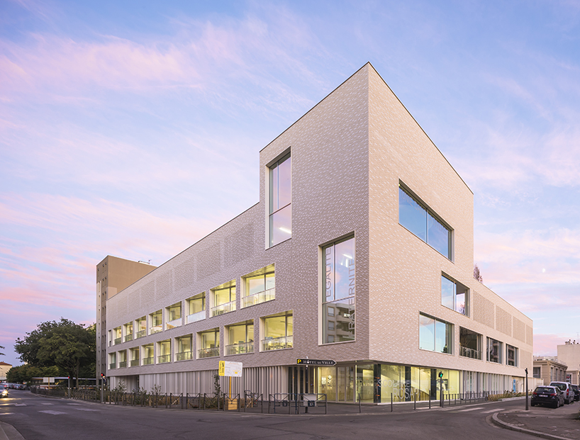 stepped white brick facade wraps school group in france by brenac & gonzalez & associ&eacute;s - 10