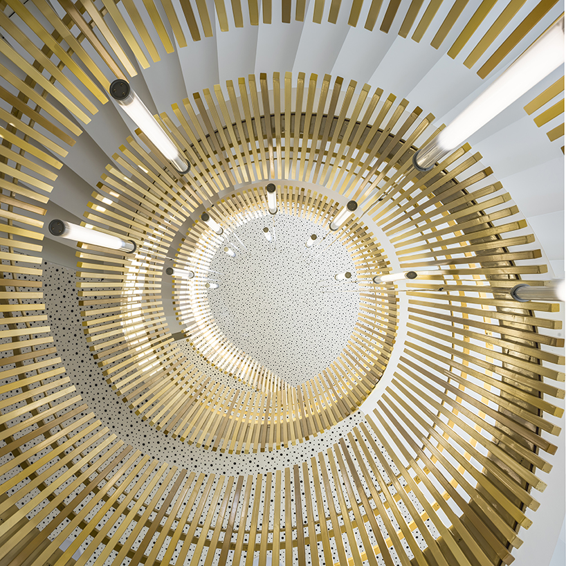 stepped white brick facade wraps school group in france by brenac & gonzalez & associ&eacute;s - 7