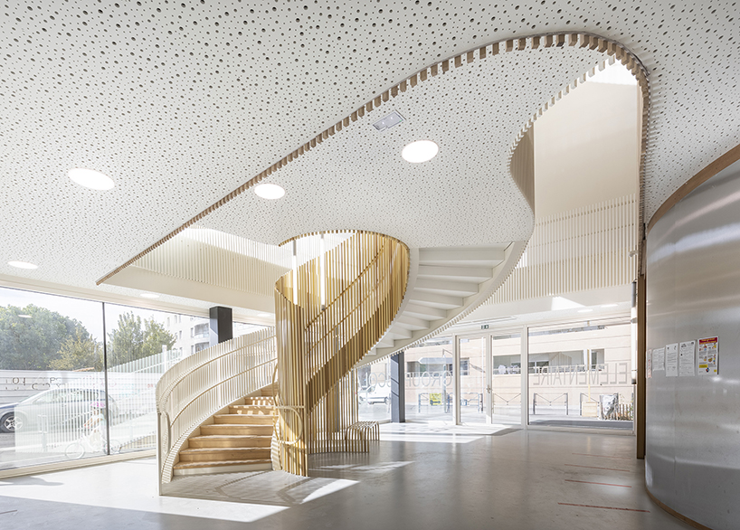 stepped white brick facade wraps school group in france by brenac & gonzalez & associ&eacute;s - 5