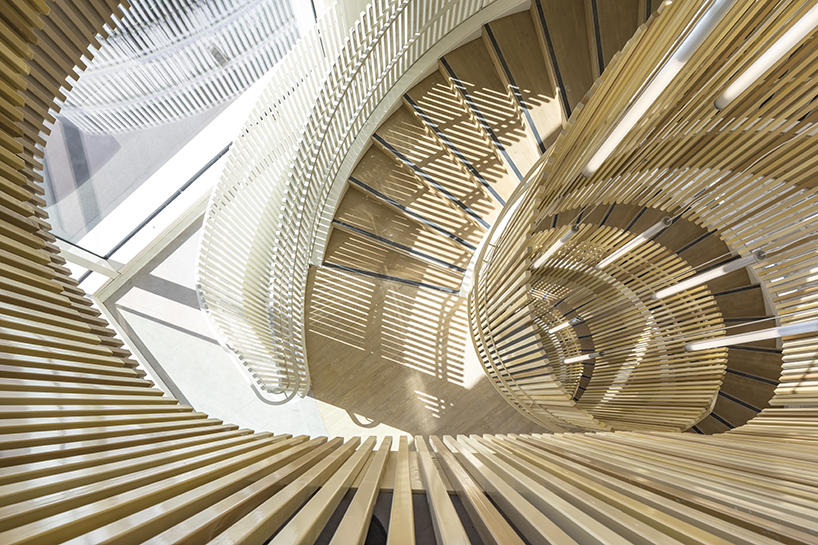 stepped white brick facade wraps school group in france by brenac & gonzalez & associ&eacute;s - 6