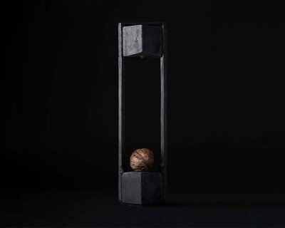 Nutcracking – The sound of satisfaction