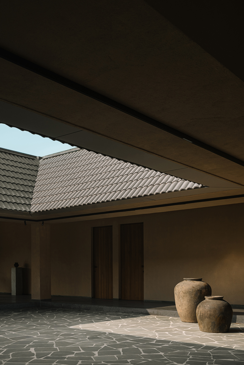 sculpted shell of stone and plaster encircles courtyard house by d’well in india