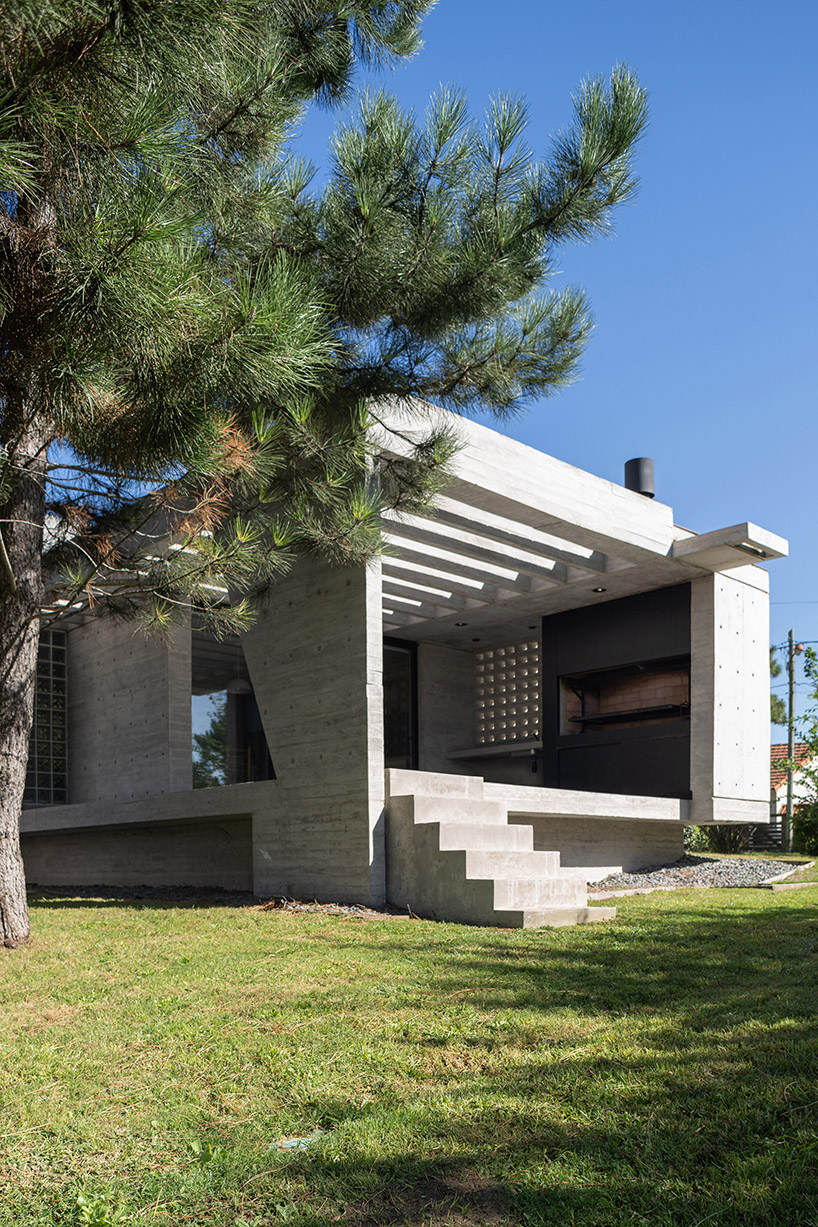casa tres' exposed concrete volume by estudio galera floats above steep slope in argentina