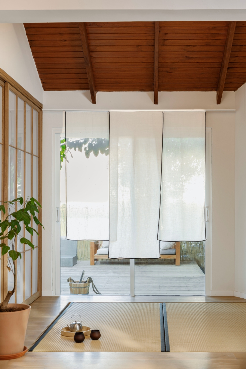 shoji house's renovation infuses traditional japanese elements into modern setting in israel