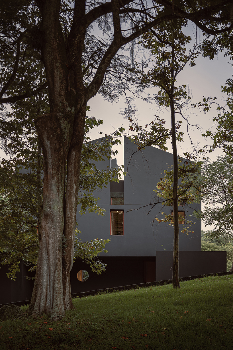 a dark house in xalapa inspired by the natural landscape by lopez gonzalez studio 10