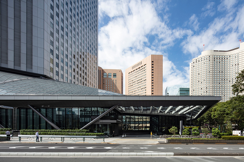 NIKKEN SEKKEI revitalizes 'triangle building' with vivid public space topped by glass roof