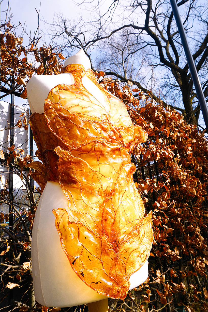 mengyan guo sculptural top skirt discarded tea leaves