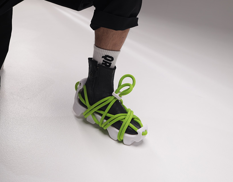 Las zapatillas de deporte impresas en 3D de Daniyar Uderbekov se adaptan a las suelas del usuario con cordones de cuerda de escalada de roca