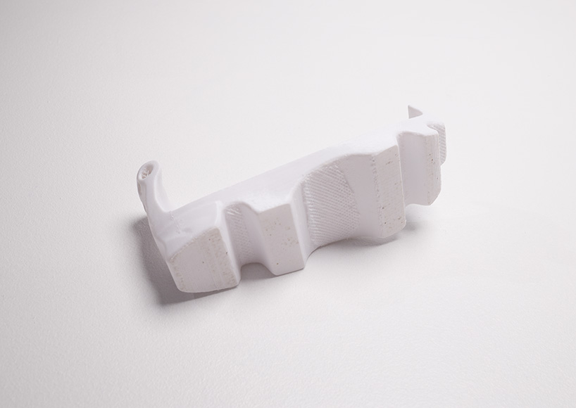 Las zapatillas de deporte impresas en 3D de Daniyar Uderbekov se adaptan a las suelas del usuario con cordones de cuerda de escalada de roca