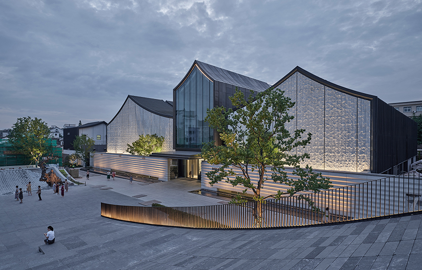 ACRC Art Museum with pitched roofs and extended glazing brings ancient city in China to life
