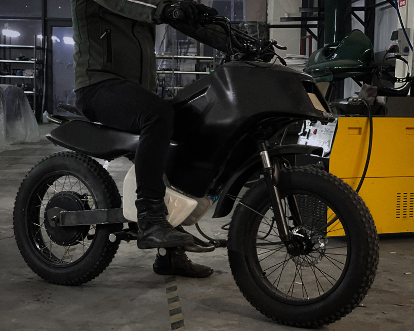 joyce90 electric motorbike brings 90s back with the pop up headlight and integrated boombox 10