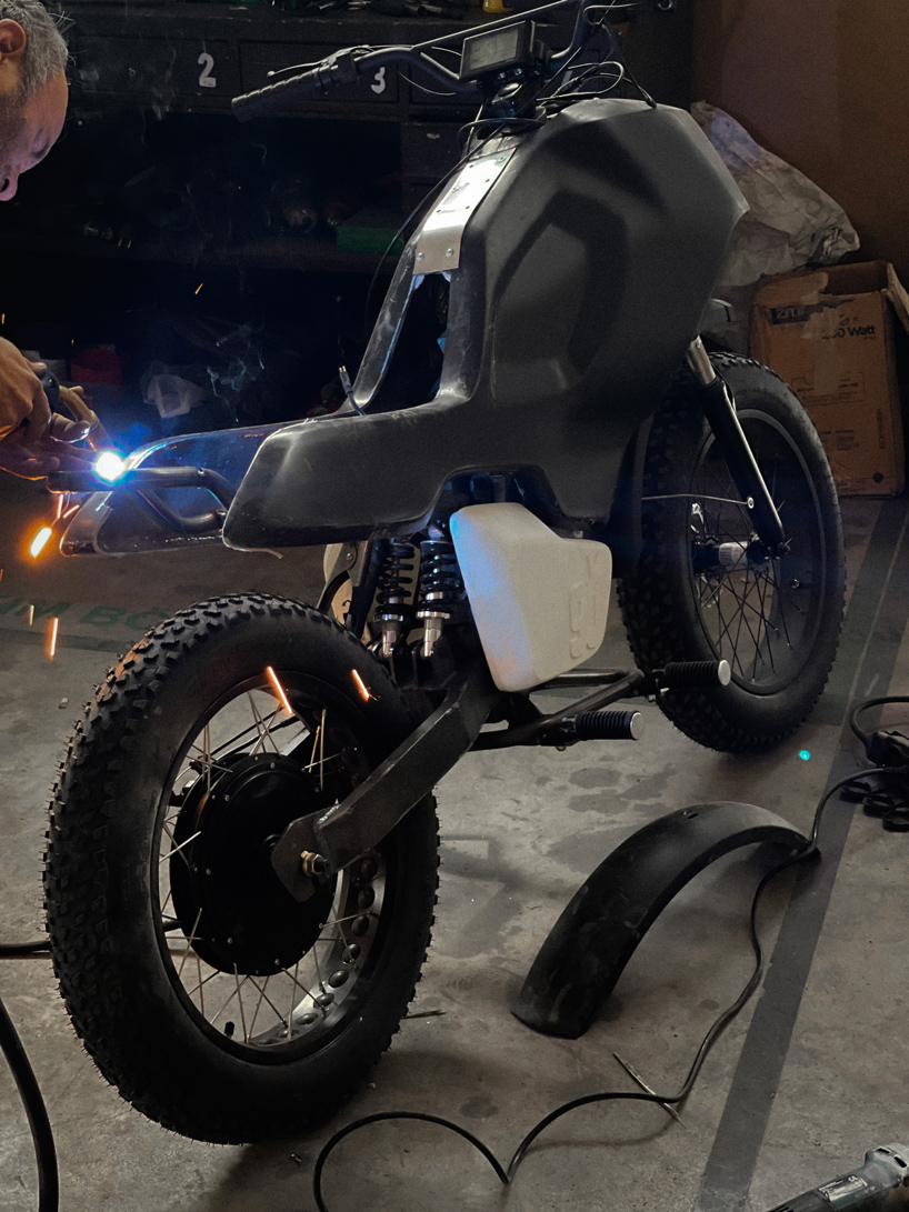 joyce90 electric motorbike brings 90s back with the pop up headlight and integrated boombox 12