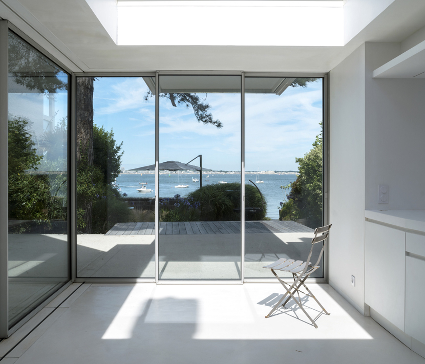 avignon architecte transforms a neglected veranda into topless house in france