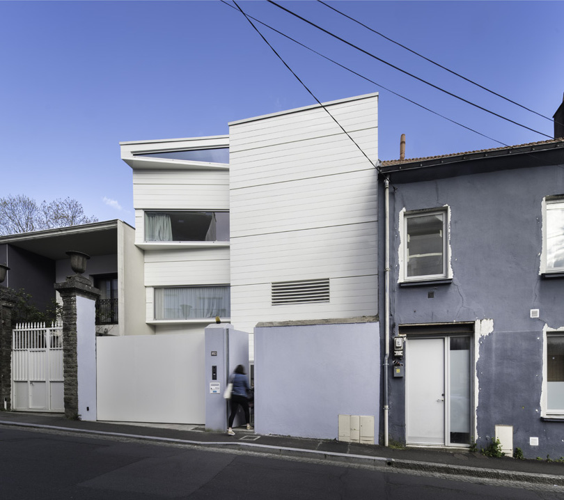 avignon architecte builds mysterious 'twist' house with sculptural ribbon staircase in nantes, france