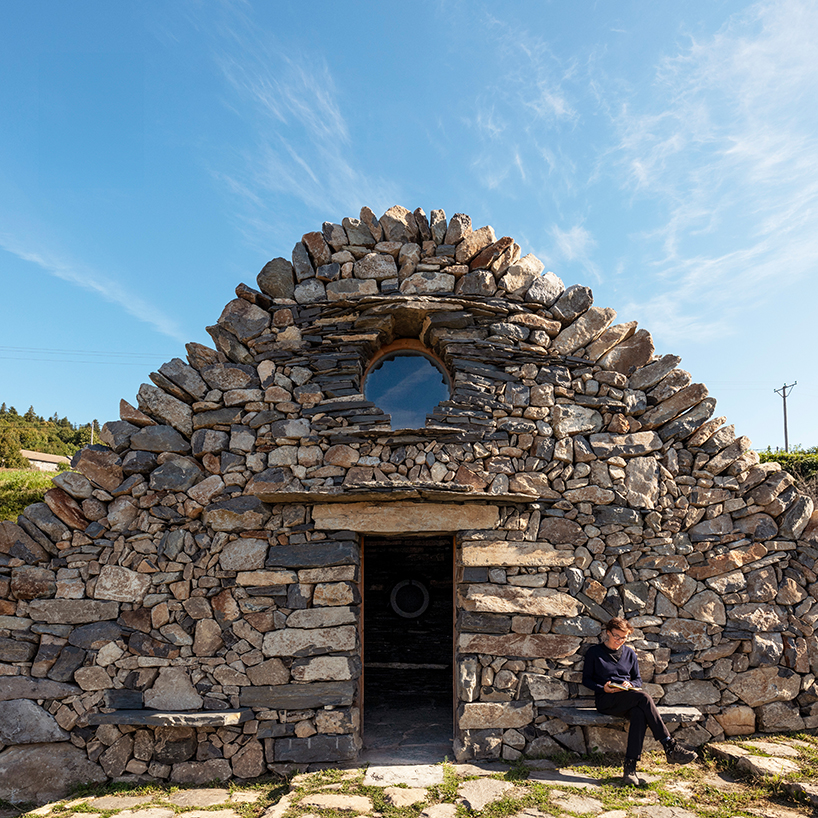 Suchaillou Stone Shelter incorporates inside the rocky rock along the Santiago de Compostela route