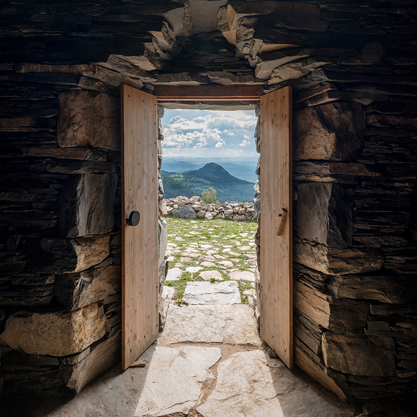 Suchaillou Stone Shelter incorporates inside the rocky rock along the Santiago de Compostela route