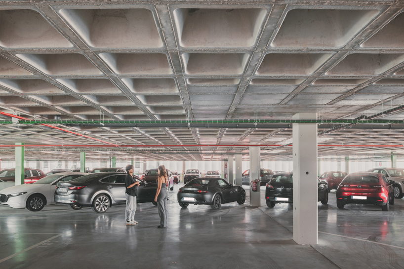 OOIIO wraps reused madrid auto center in permeable skin of vertical metal slats - 9