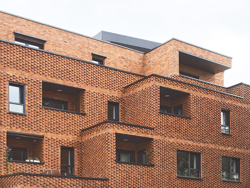 DROO covers residential unit's protruding volumes in textured brickwork in london