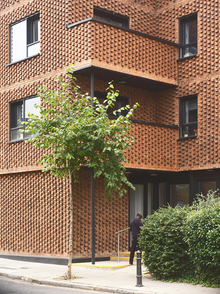 DROO covers residential unit's protruding volumes in textured brickwork in london