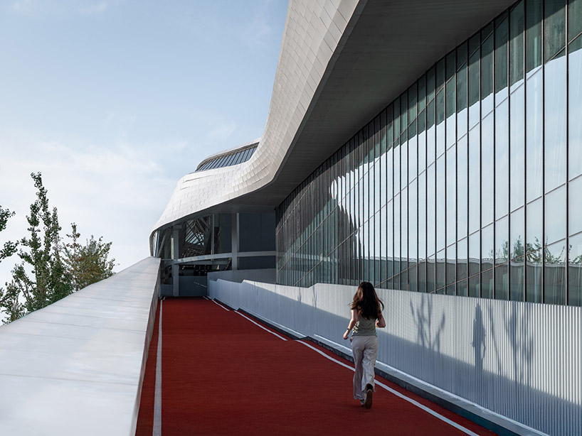 line+'s sports mall draws from waterflow and mountainous contours in china