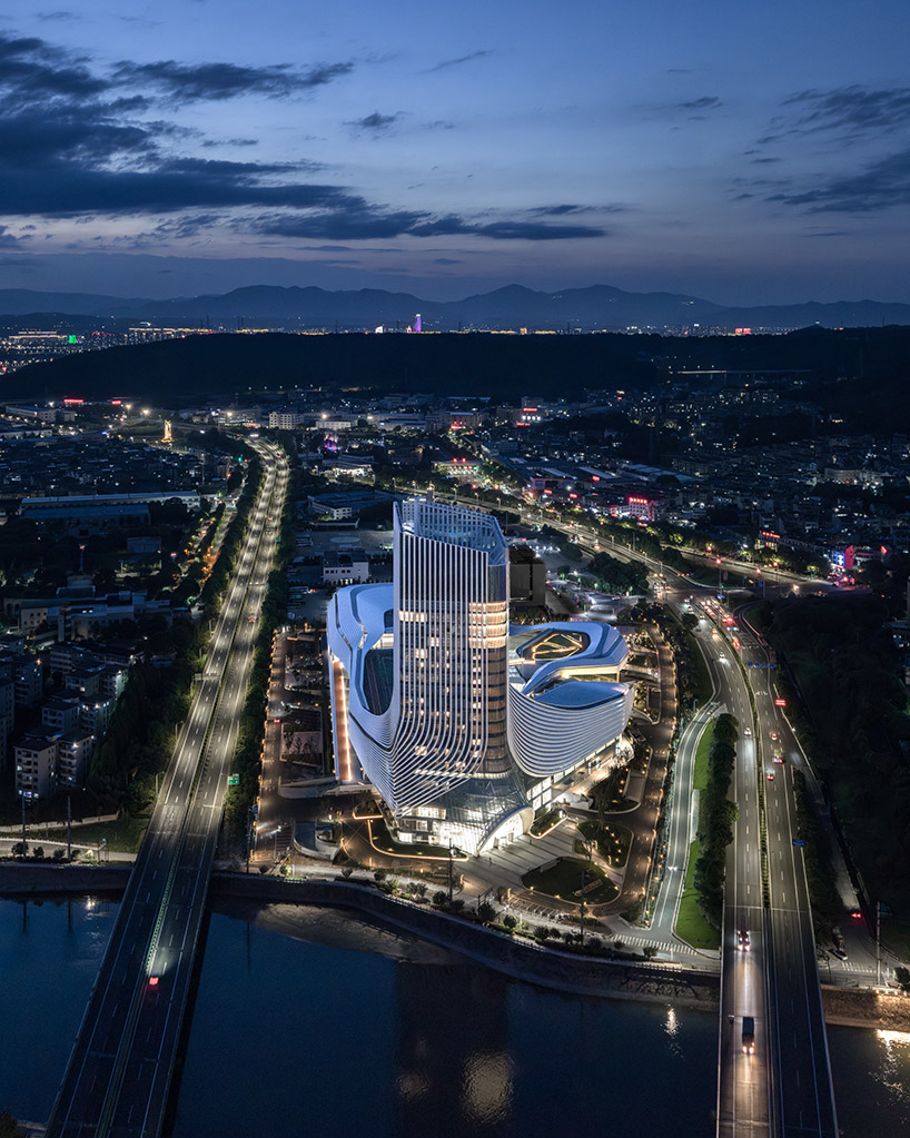 line+'s sports mall draws from waterflow and mountainous contours in china