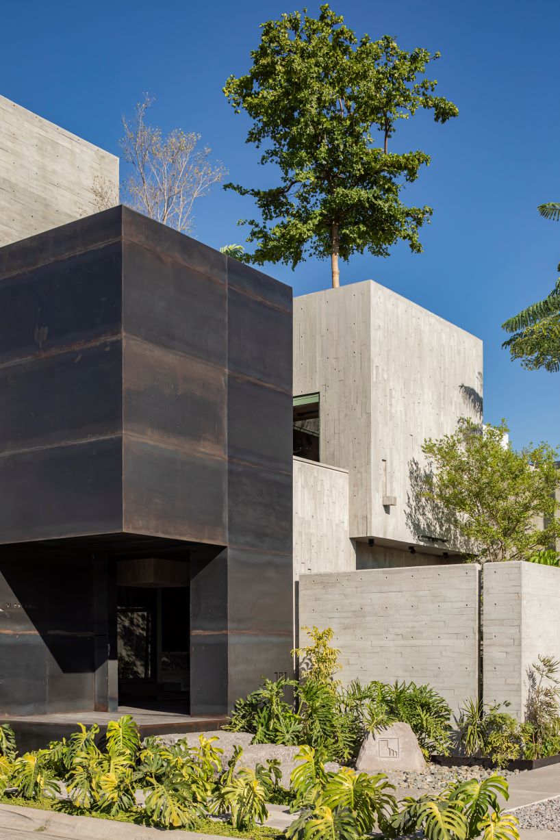Forma combinada de bloques de concreto, piedra y acero Di frenna Arquitectos'scoceo Oficina mexicana