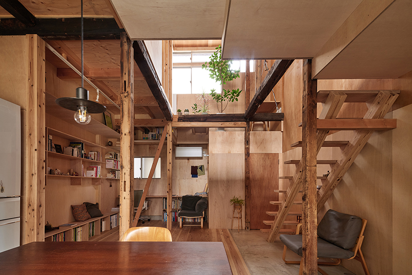 progetto di ristrutturazione a tokyo dispone la disposizione interna della casa in legno in sequenza a spirale
