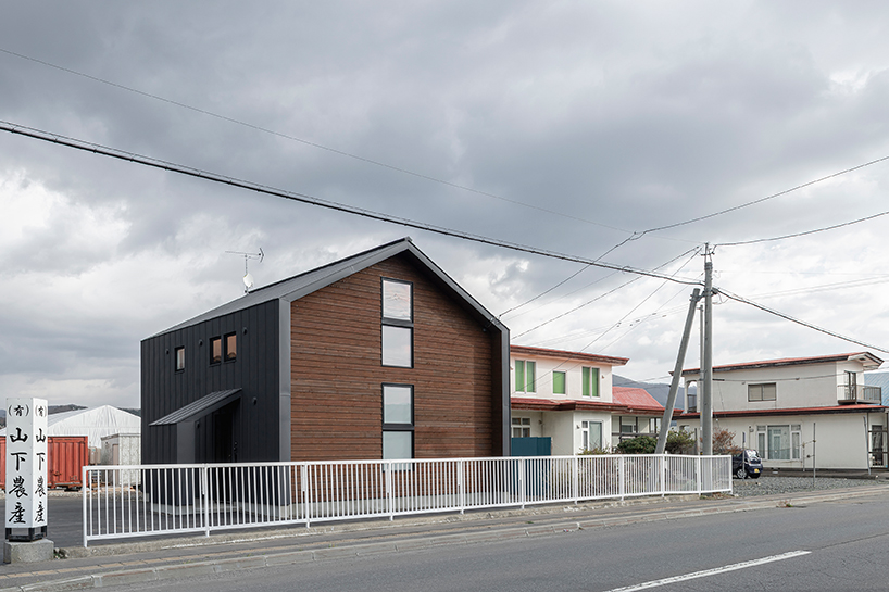 ryuji yamashita architects created a house where children can feel connected even when they are in private rooms 2