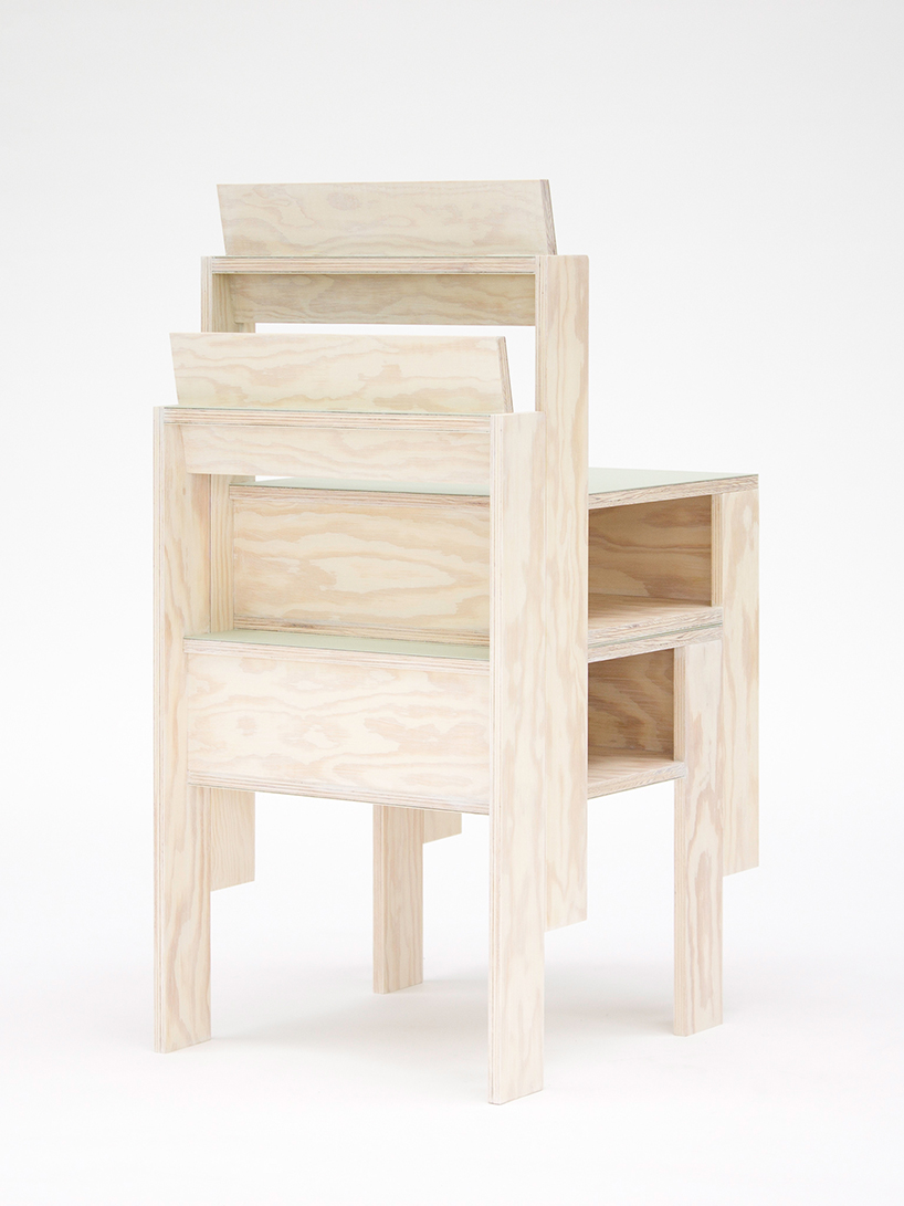 A204 Par de sillas de madera reconfigurados con cajones y estanterías