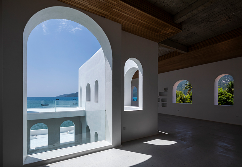 La villa minimalista de Pham Huu Son trae la arquitectura de la isla griega a Vietnam