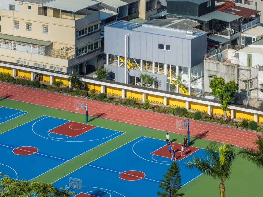 modularized open steel grid reshapes family living on tight site in taiwan - 2