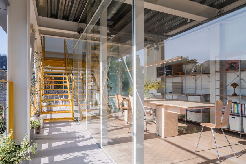 modularized open steel grid reshapes family living on tight site in taiwan - 7